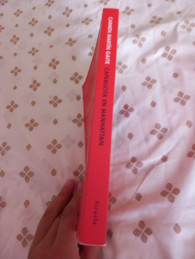 CAPERUCITA EN MANHATTAN