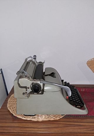 Máquina de escribir Hispano Olivetti Lexicon 80