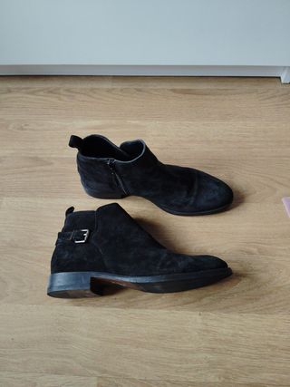 Botines negros piel vuelta auténtica