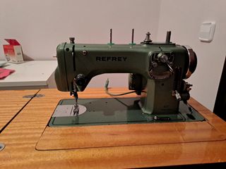 Maquina de coser Refrey