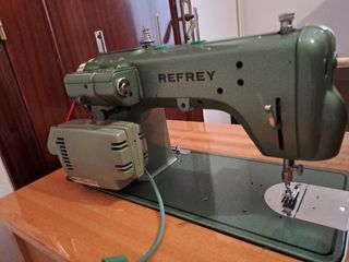 Maquina de coser Refrey