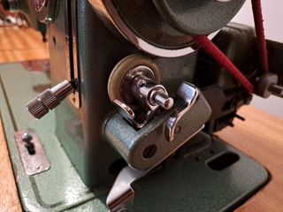 Maquina de coser Refrey