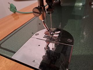 Maquina de coser Refrey