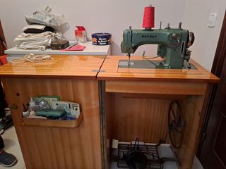 Maquina de coser Refrey