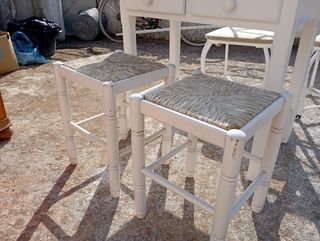 Mesa alta con taburete