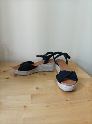 Cuñas sandalias esparto negro