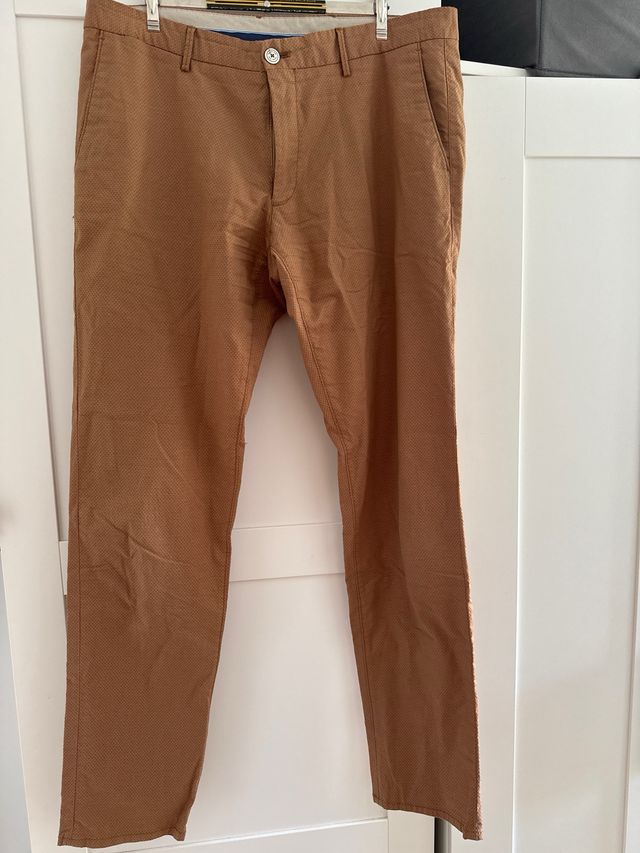 Pantalon chino tostado Massimo Dutti
