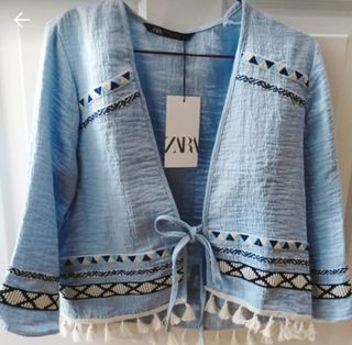 Chaqueta bordados flecos zara .