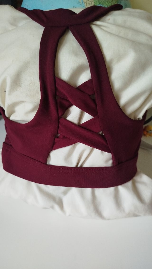 Top deportivo cruzado en espalda. Sin us