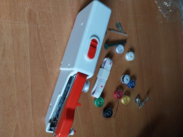 Maquina de coser portatil