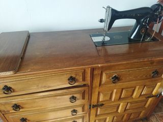 Maquina antigua de coser alfa