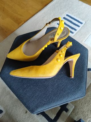 Tacones amarillos eZzio