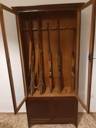 Vitrina antiguo armero . Caoba