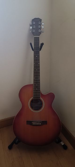 Guitarra electroacústica stagg muy cuidada