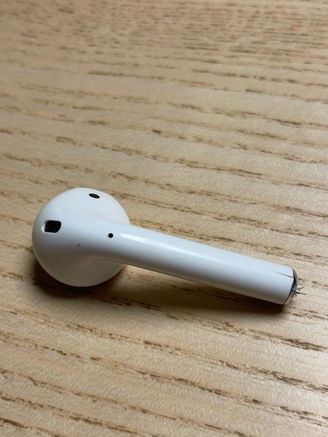 Airpods 2: problema con il microfono destro