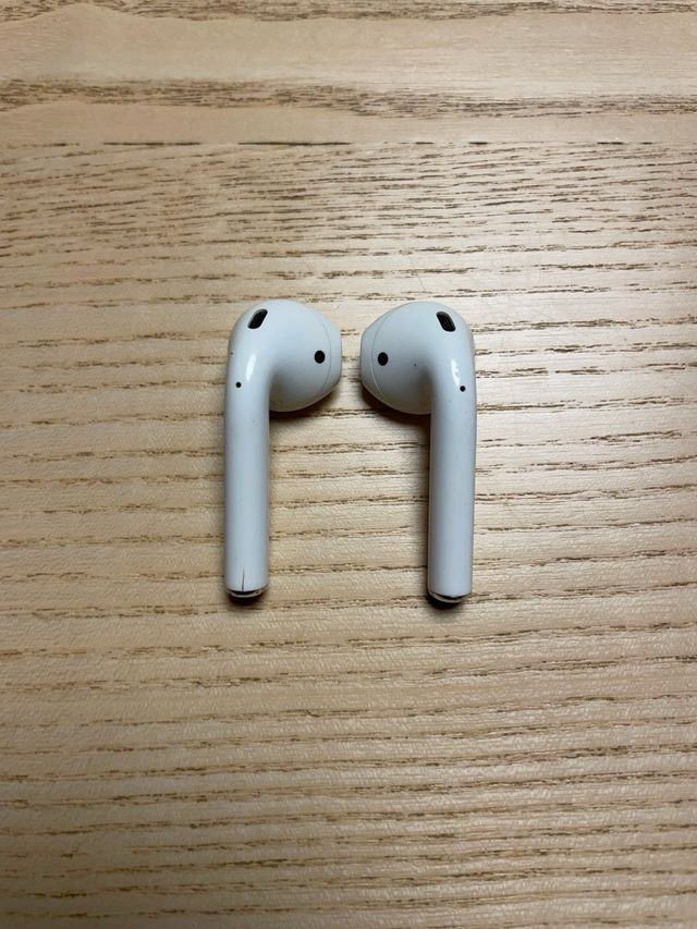 Airpods 2: problema con il microfono destro