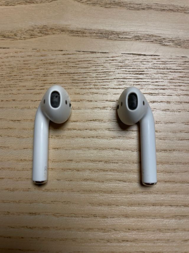 Airpods 2: problema con il microfono destro
