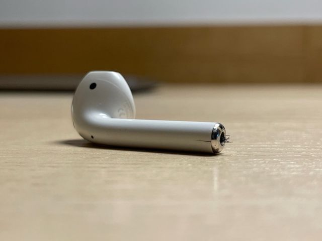 Airpods 2: problema con il microfono destro