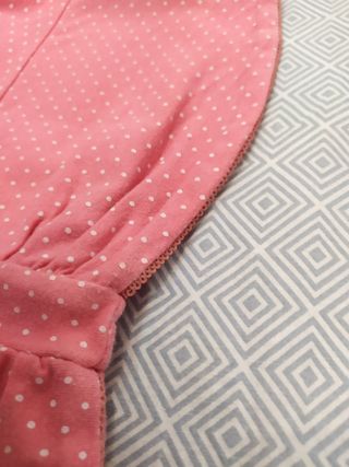 Top bandeau rosa con lunares y detalles