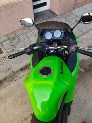 Kawasaki 650 er6f