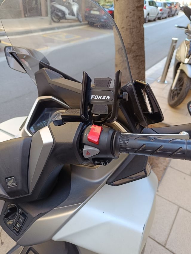 Soporte teléfono móvil Honda Forza