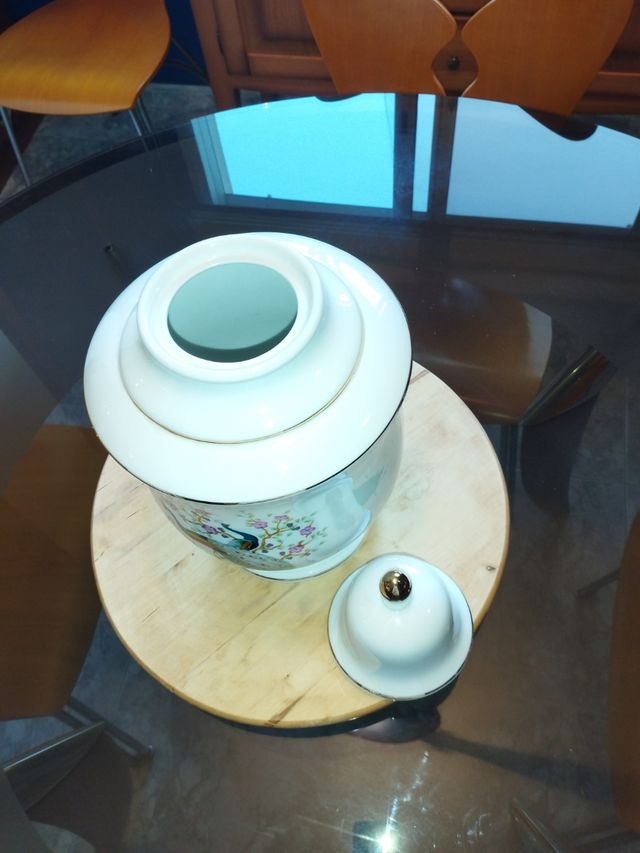 Tibor de porcelana fina con hilo de oro .42cm