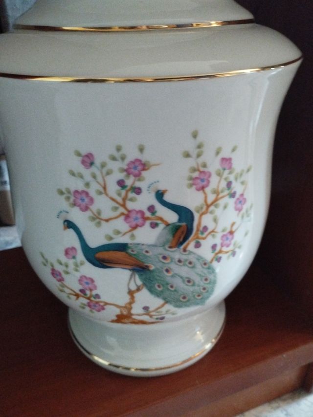 Tibor de porcelana fina con hilo de oro .42cm