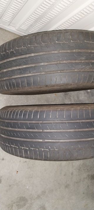 Se vende 2 Neumáticos en buen estado