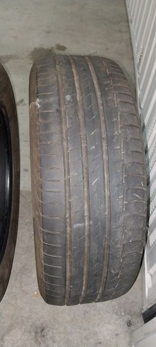 Se vende 2 Neumáticos en buen estado