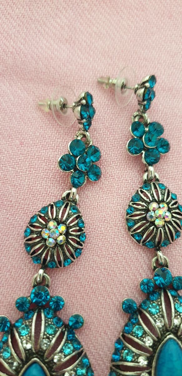 Orecchini con pietre turchese