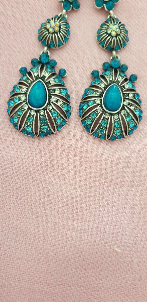 Orecchini con pietre turchese