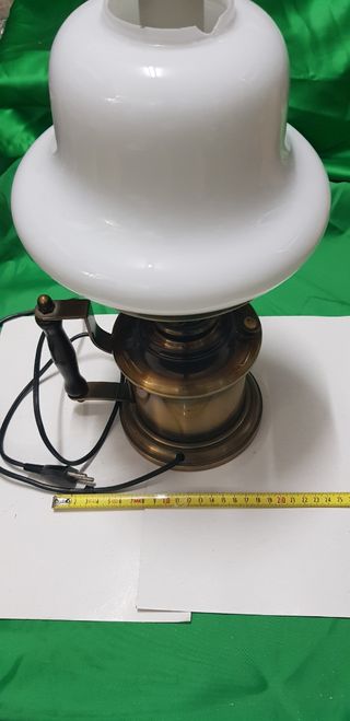 Lámpara quinqué antigua de latón