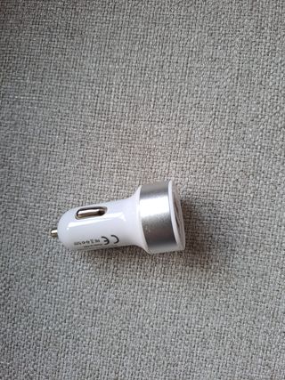 Camara espía y cargador de coche