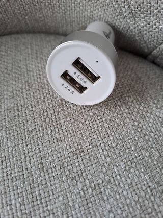 Camara espía y cargador de coche