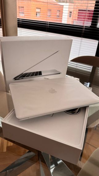 Apple MacBook Pro 13 256gb + CAJA ORIGINAL