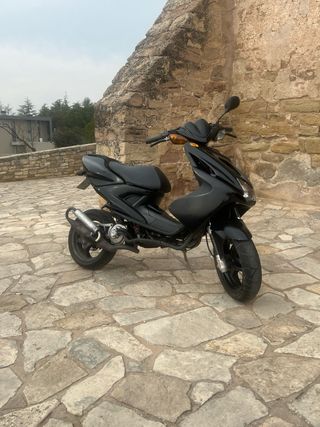 Yamaha aerox CAMBIO POR 125 SH