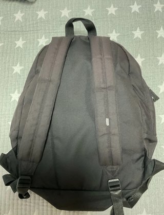 mochila Vans negra y blanca