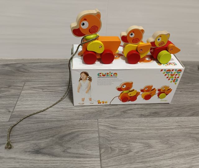 Juguete de arrastre de madera