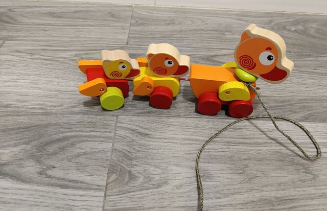 Juguete de arrastre de madera