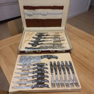 MALETIN CON CUCHILLOS Y CUBIERTOS