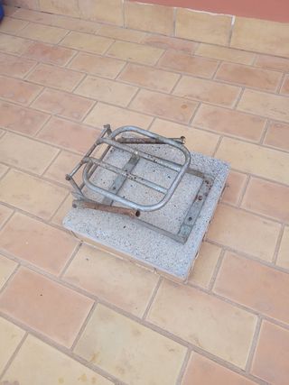 Porta paquete cromado reversible