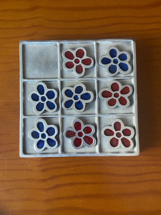 Tres en raya de metal