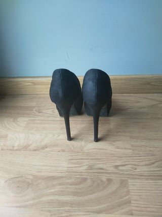 Tacones negros aguja