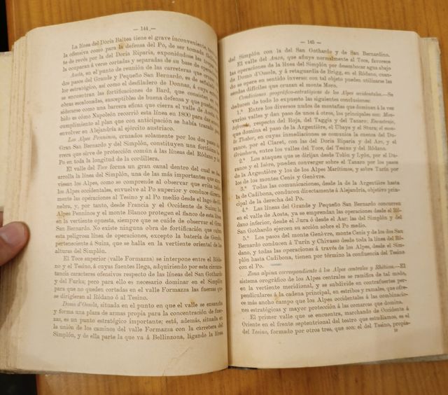 Vecchio libro militare: geografia europea