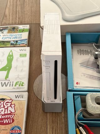 Wii + Wii fit + Juegos