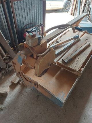 Mesa de corte con agua