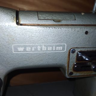 MÁQUINA DE COSER ELÉCTRICA CON MUEBLE