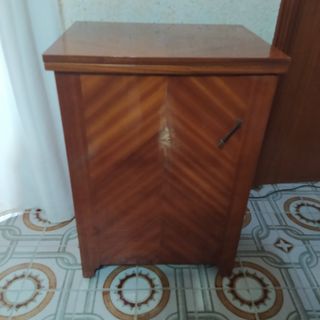 MÁQUINA DE COSER ELÉCTRICA CON MUEBLE