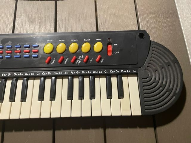 Piano Eléctrico De Juguete.