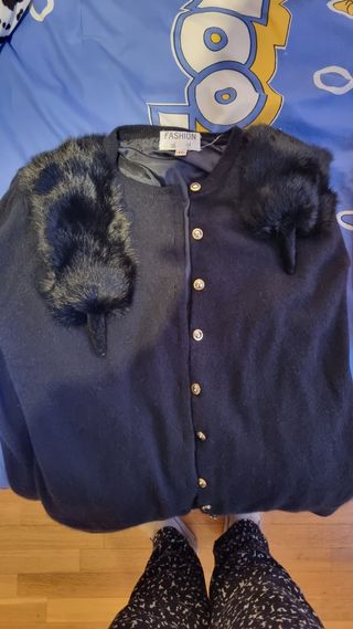 Chaqueta de lana con adornos de semipiel